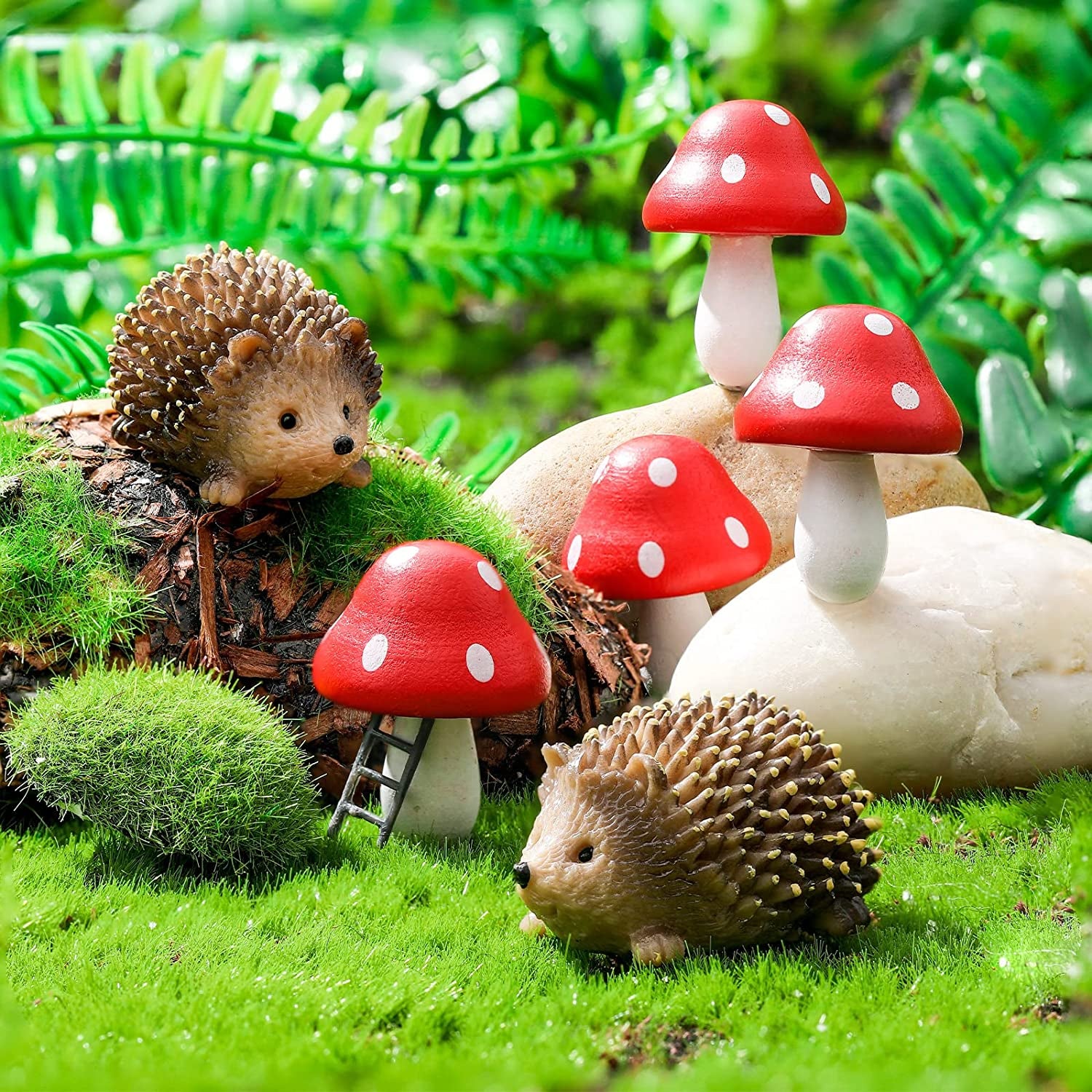 Resin Hedgehogs & Wood Mushroom Sculpture, Fairy Wild Garden Supplies, 6 Pieces, Red, Handmade Decor