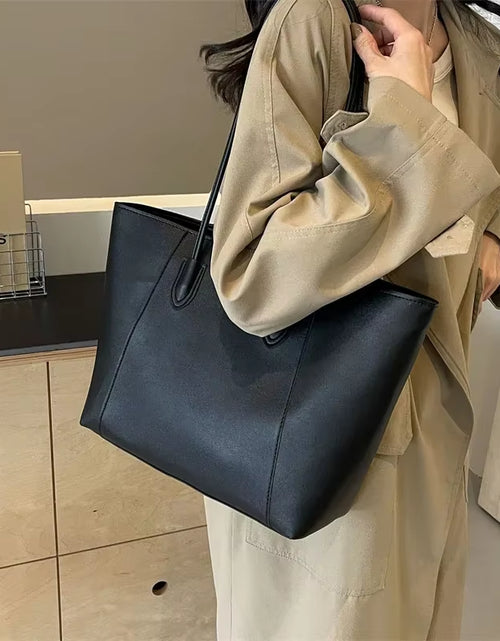 Load image into Gallery viewer, Hot Selling Light Luxury Sewing Thread Pu Zipper Women&#39;S Handbag 2024 New Fashionable Women&#39;S Commuting Shoulder Bag
