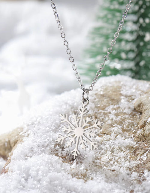 Load image into Gallery viewer, Snowflake Pendant Necklace for Women Stainless Steel Clavicle Chain Choker Fashion Couple Jewelry Valentine&#39;S Day Gift
