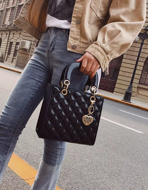 Load image into Gallery viewer, Diamond Stripe Women Handbag Female Luxury Designer Crossbody Bag High Quality Leather Shoulder Bag Clutch Purse Brand Tote Bags
