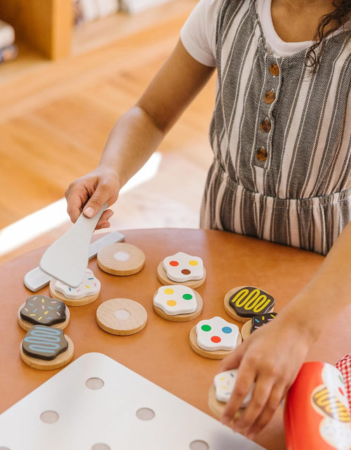 Load image into Gallery viewer, Slice and Bake Wooden Cookie Play Food Set - Pretend Cookies and Baking Sheet, Wooden Play Food Set, Toy Baking Set for Kids Ages 3+
