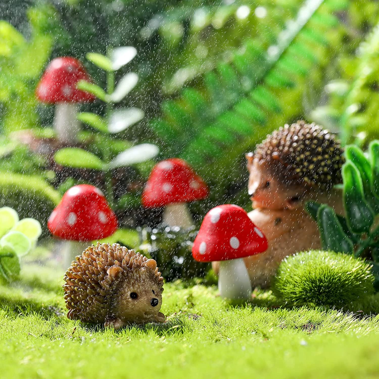 Resin Hedgehogs & Wood Mushroom Sculpture, Fairy Wild Garden Supplies, 6 Pieces, Red, Handmade Decor